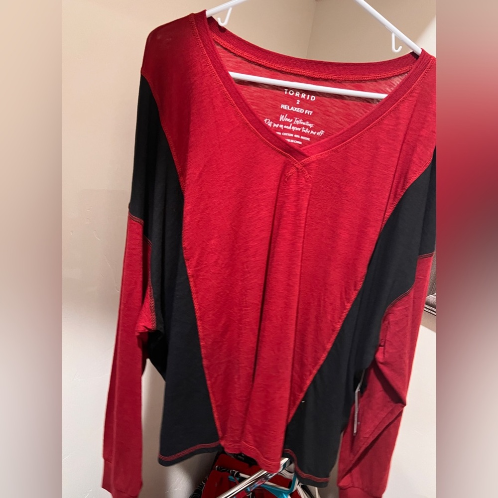 Cotton Modal Slub V-Neck Long Sleeve
Dolman Tee